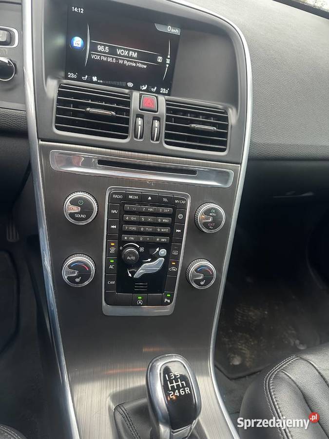 Volvo XC 60 20 181 skóraelektrykapamięć Rok produkcji 2014 Sosnowiec sprzedam