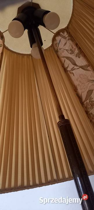 Ładna mosiężna lampa podłogowa z abażurem Antyki