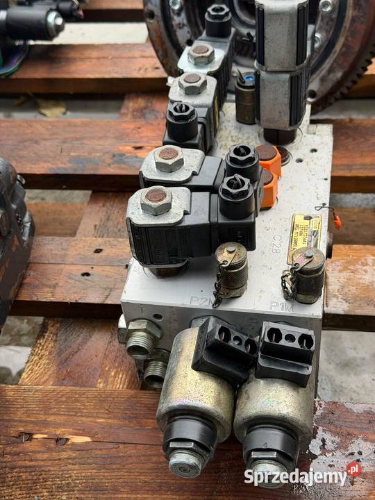 Rozdzielacz hydrauliczny PARKER BRS 971200516 Antonie