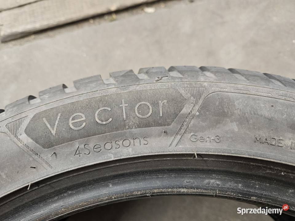 1 23545 R17 97Y GoodYear Vector 4Seasons GEN3