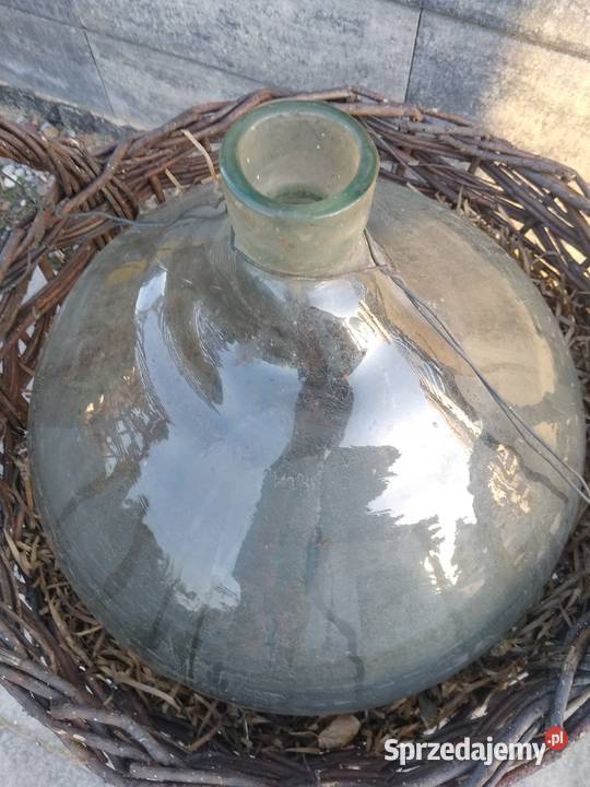 Balon gąsior na wino w wiklinowym koszu Kruszwica