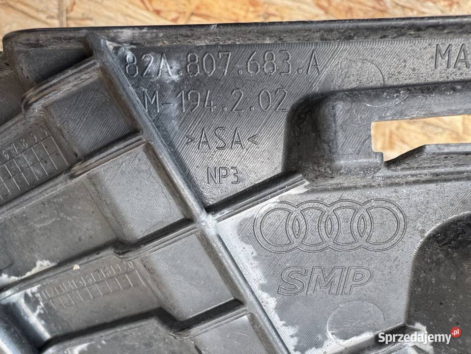 Środkowa kratka zderzaka przód Audi a1 II 2 82A Międzychód