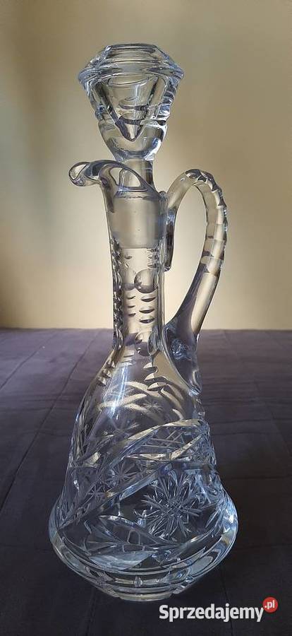 Piękna kryształowa karafka
