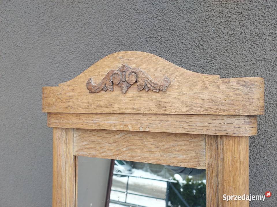 Szafka lustro ze skrzyni starego międzywojennego