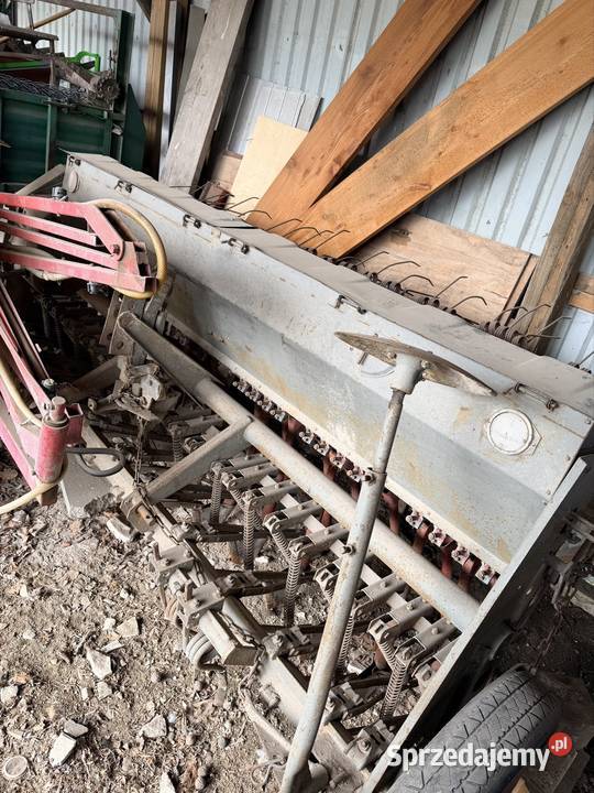 Sprzedam Maszyny rolnicze nieuszkodzony Siewniki i sadzarki Nagłowice