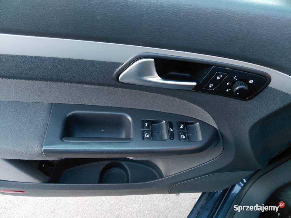 VOLKSWAGEN TOURAN 2011r 12 16v 105 Navi dolnośląskie Jelenia Góra