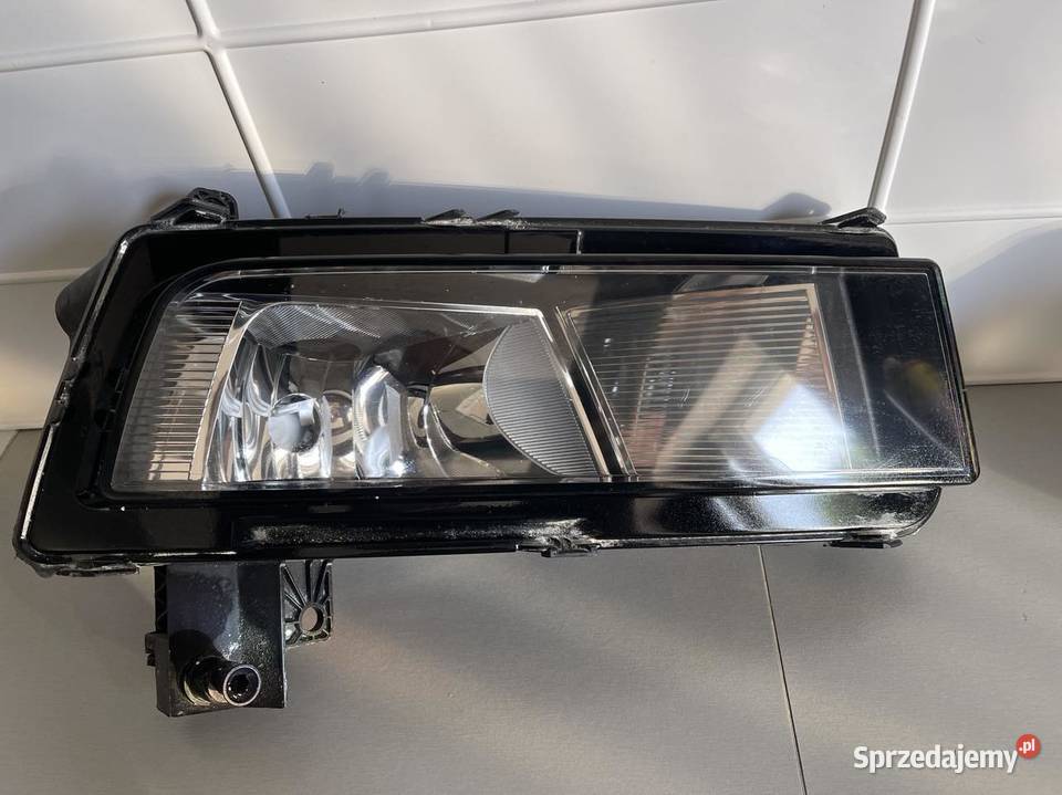 VW TOURAN 5TA KOMPLET HALOGENÓW Ostroróg