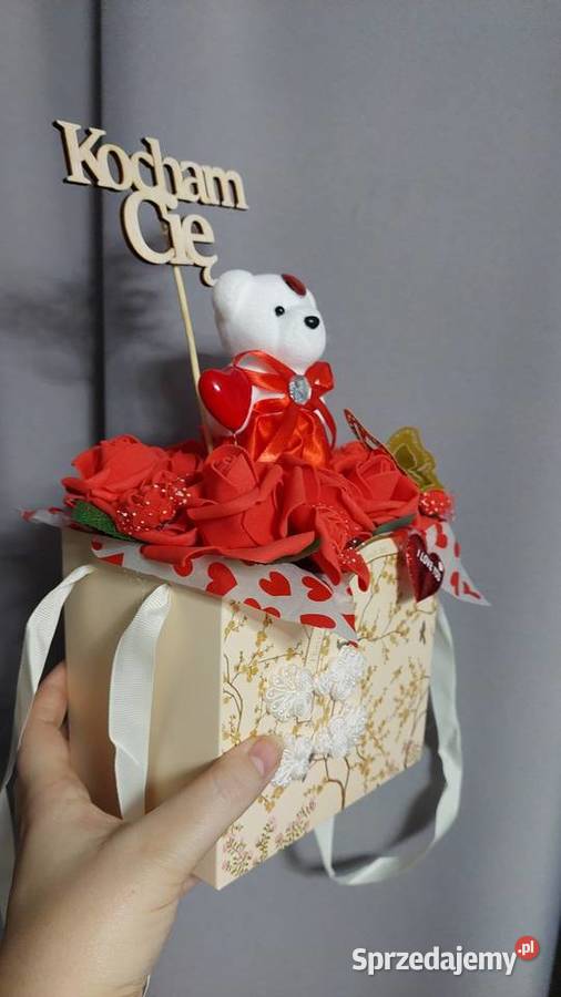 Kompozycja kwiatowa w ozdobnym pudełku torebce Rybnik