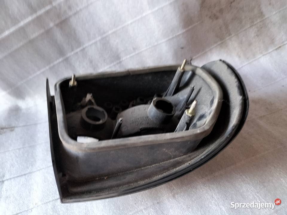 LAMPA PRAWA TYLNA PRAWY TYŁ AUDI A4 B5 SEDAN Oświetlenie Kamień-Kolonia sprzedam