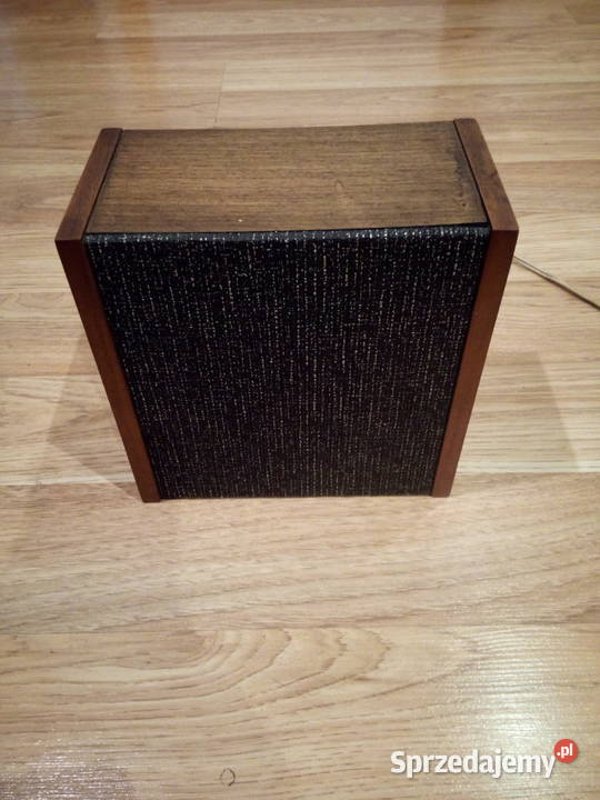 Stare radio stereo Pionier z kolumną z czasów