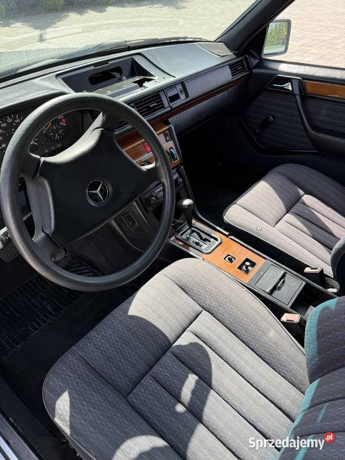 Samochód pogrzebowy Mercedes Benz 230E Wołomin