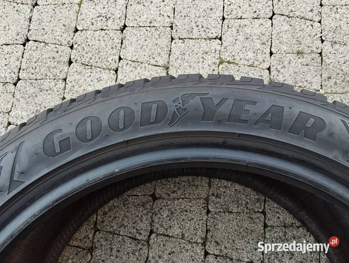 Opony Goodyear Ultra grip 23545R18 98V zima kpl Kamieniec