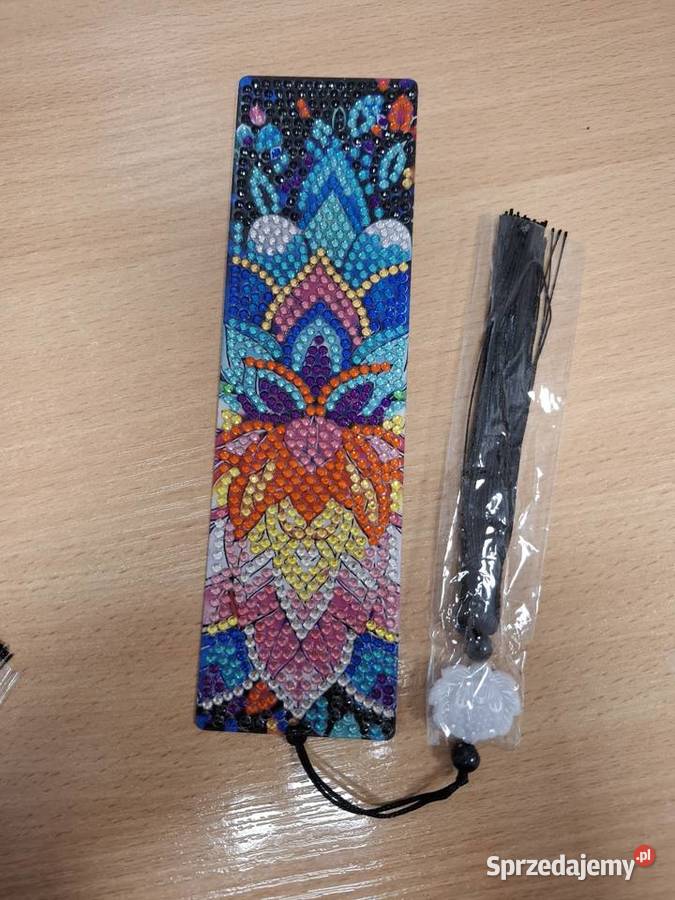 Zaklada wyklejana diamencikami