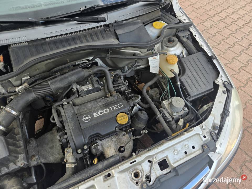 Opel Corsa 10 benzyna 2004 długie opłaty Łódź