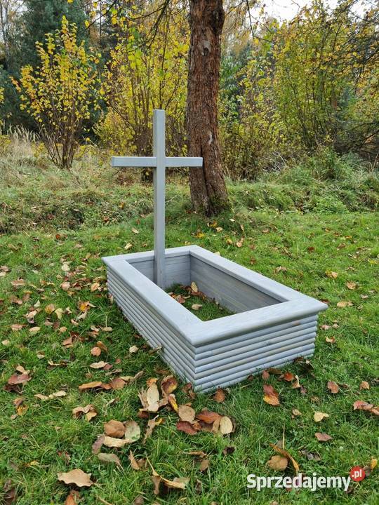 Nagrobek dziecięcy drewniany pomnik dziecięcy Kalety
