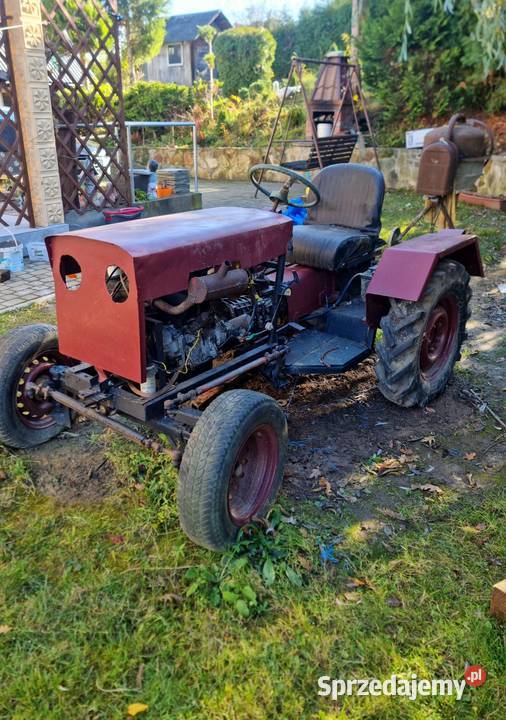 Traktor sam Połomia