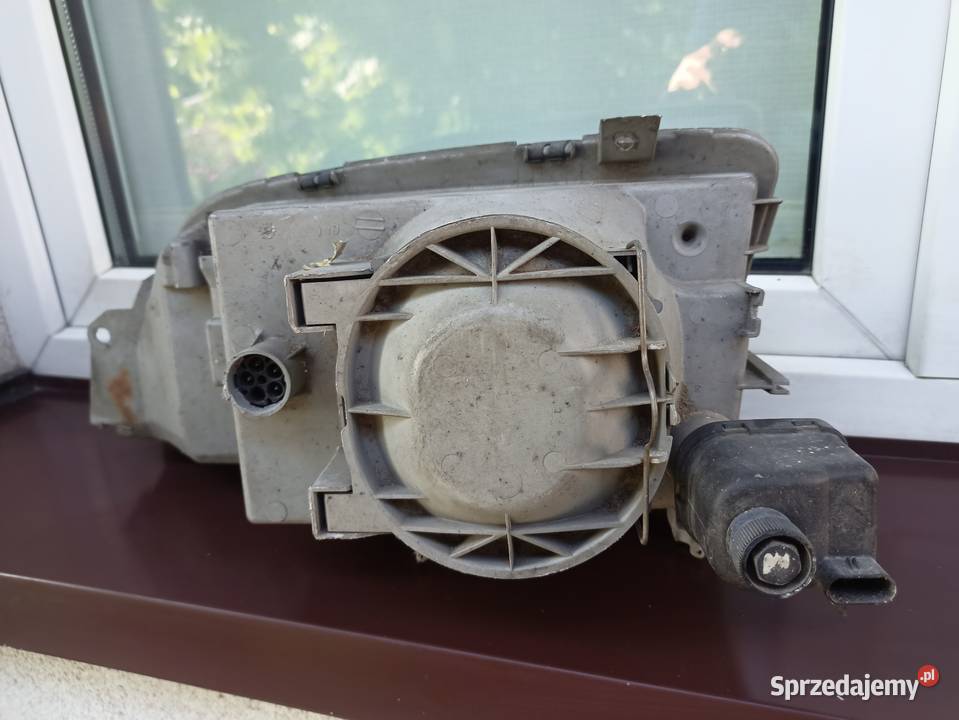 Opel Omega A lampa przednia prawa reflektor Sieradz