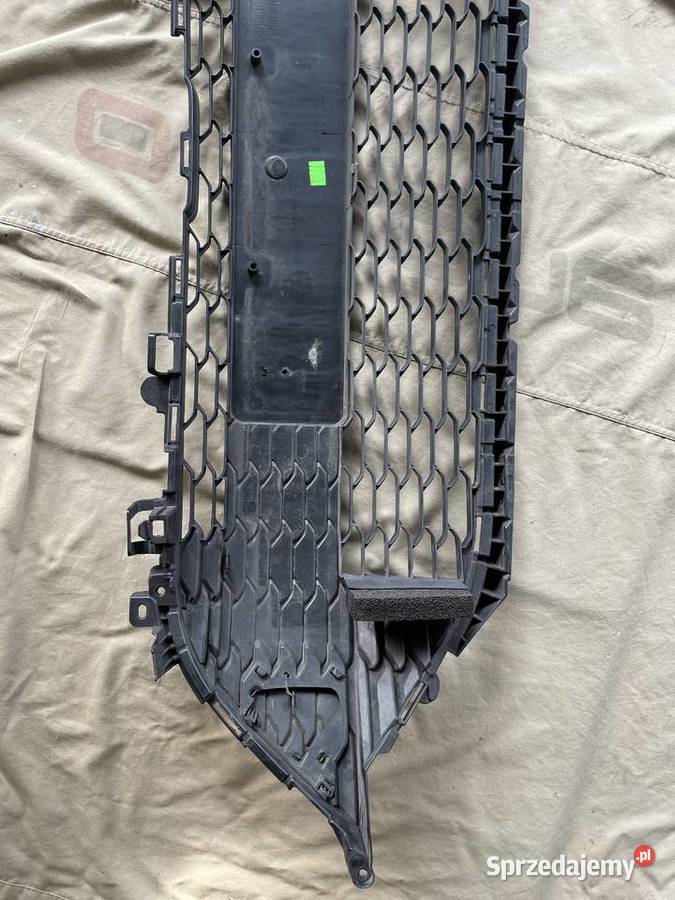 Toyota Yaris III atrapa przedniego zderzaka Komorniki