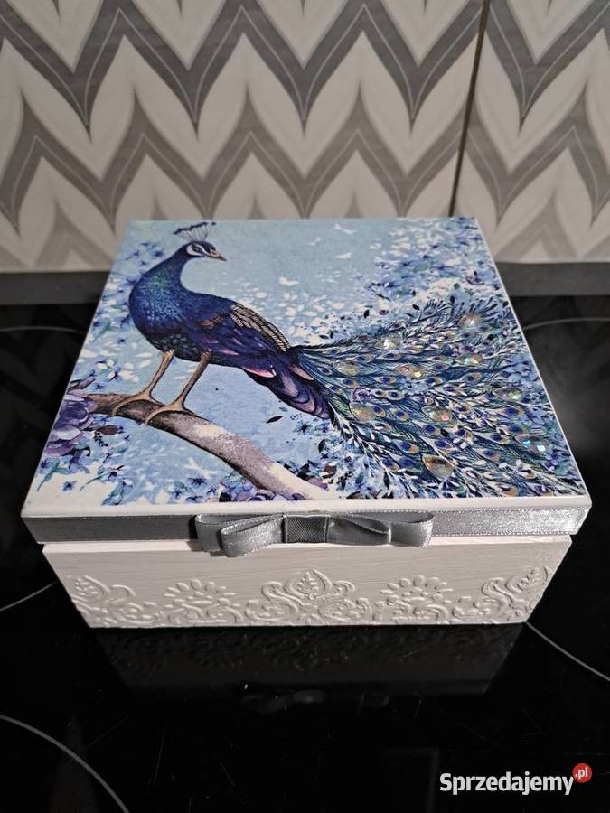 Szkatułka z pawiem decoupage z cyrkoniami