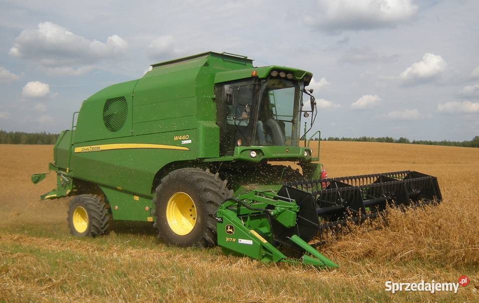 Usługa kombajnem John Deere W440 Białogard