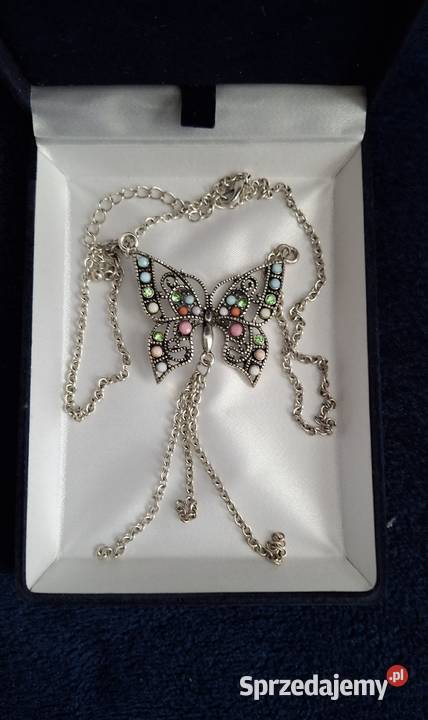 Niesamowity srebrny naszyjnik z motylem na lato