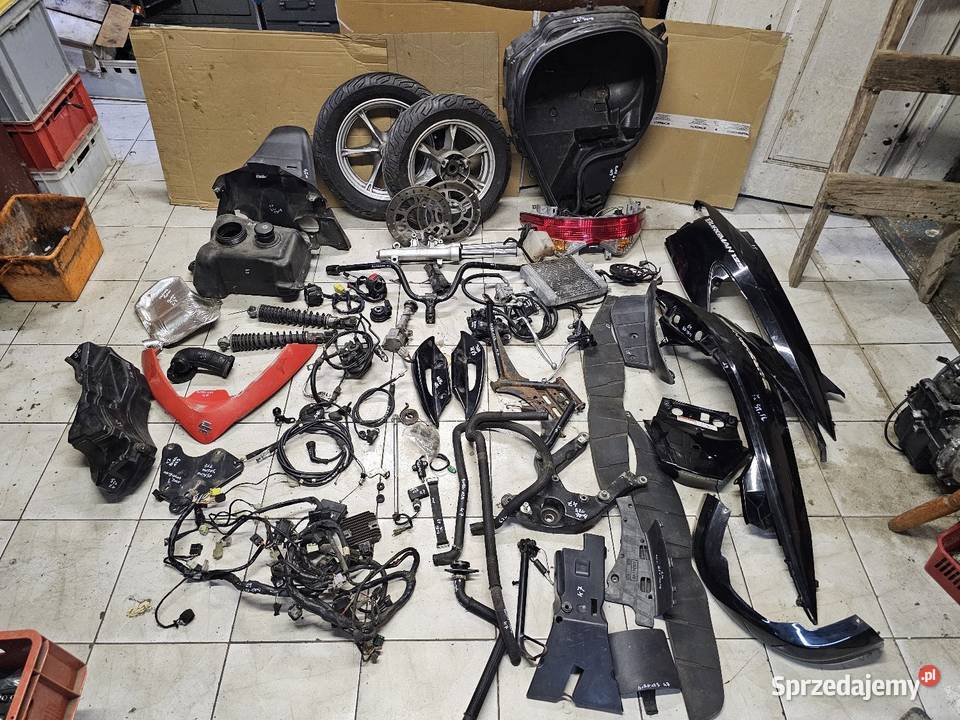 Suzuki Burgman 125 k7 części owiewki bak koło