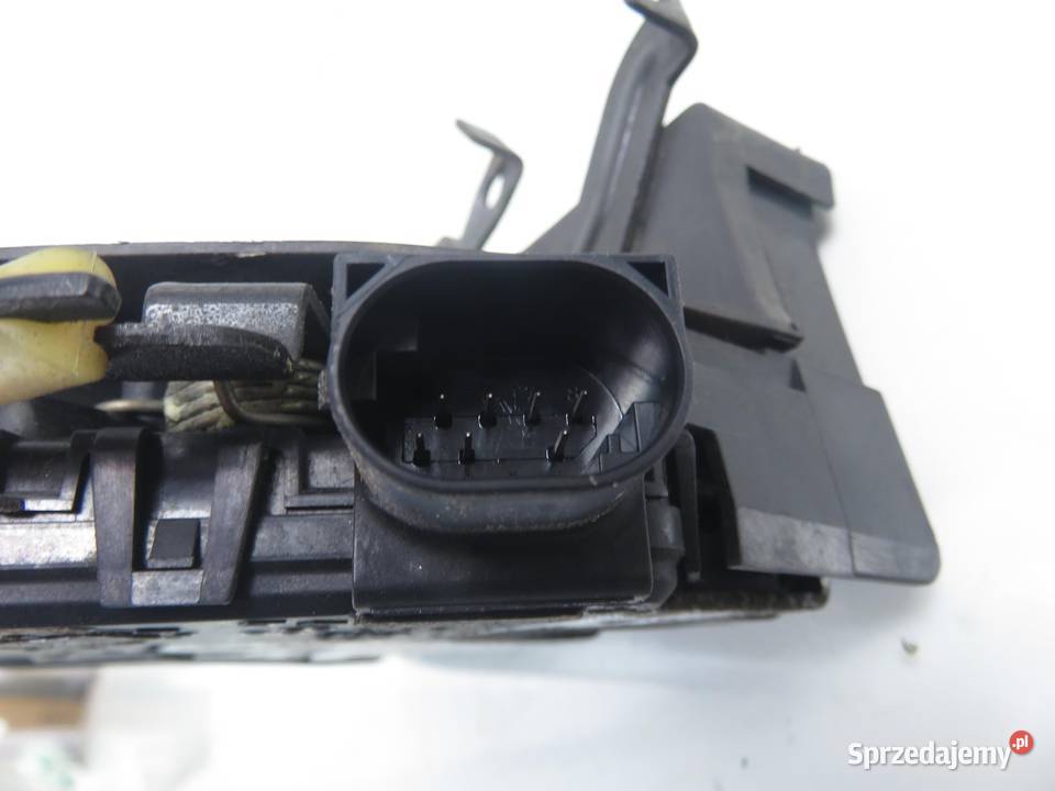 ZAMEK LEWY PRZEDNI BMW 3 Compact E46 8253431