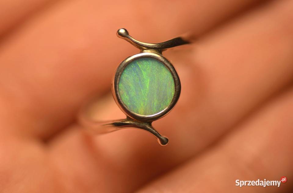 pierścionek z naturalnym australijskim opalem Warszawa