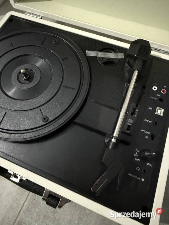 Gramofon w walizce z głośnikami i Bluetooth sprzedam