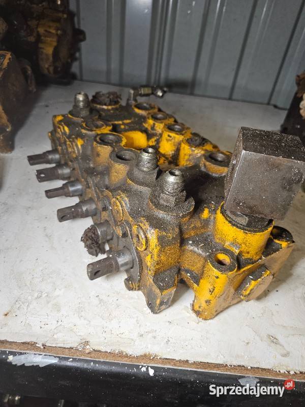 Tylny rozdzielacz hydrauliczny koparki do Massey pomorskie