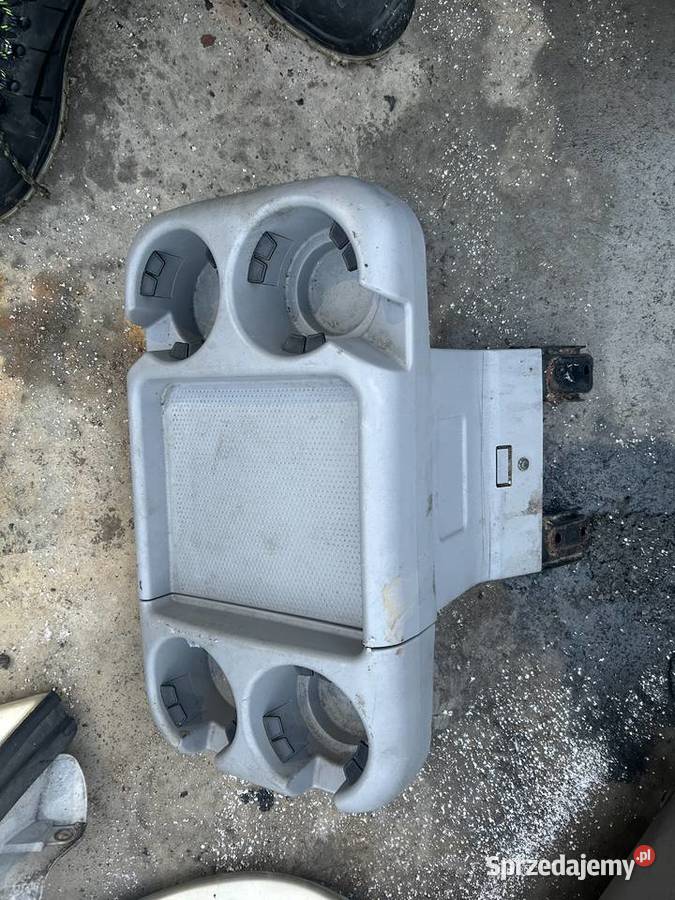 stolik rozkładany z uchwytami na kubi Kia Schowki, półki świętokrzyskie Bodzentyn