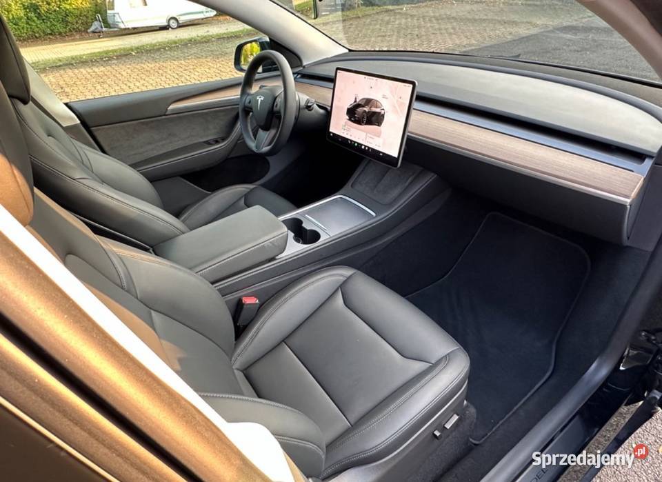 Tesla Model Y2023RWD R20 Wrocław