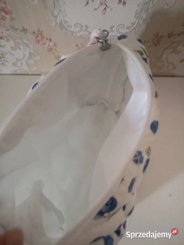 Urocza kosmetyczka w borówki Niepołomice