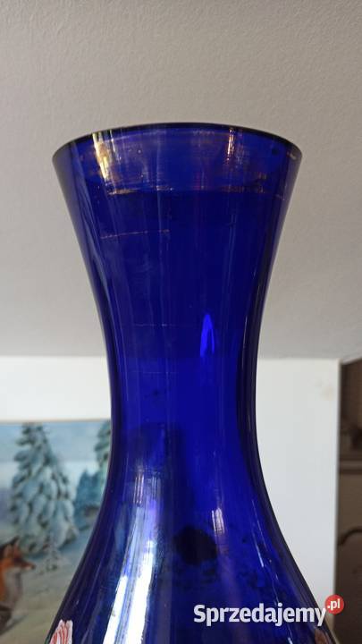 Wazon ze szkła kobaltowego W bukiecikami