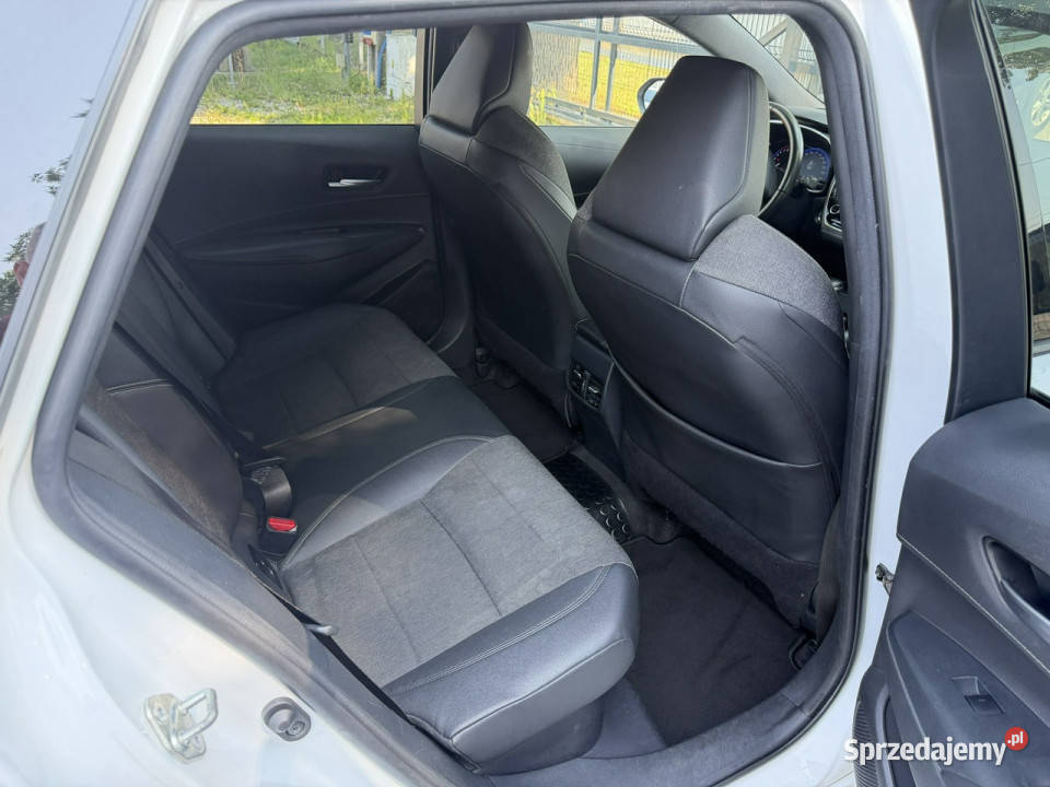 Toyota Corolla 20HSD 184 Executive Bezwypadkowy bluetooth