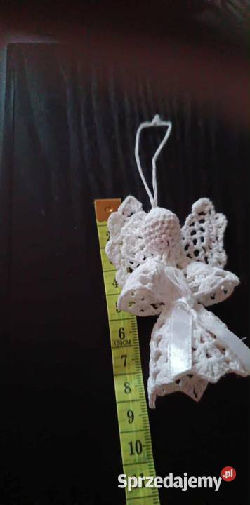 Aniołek na choinkę zrobiony na szydełku