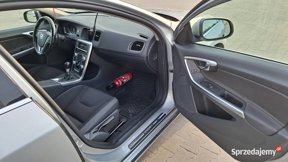Volvo V60 D2 Momentum Rok produkcji 2014 Chełm