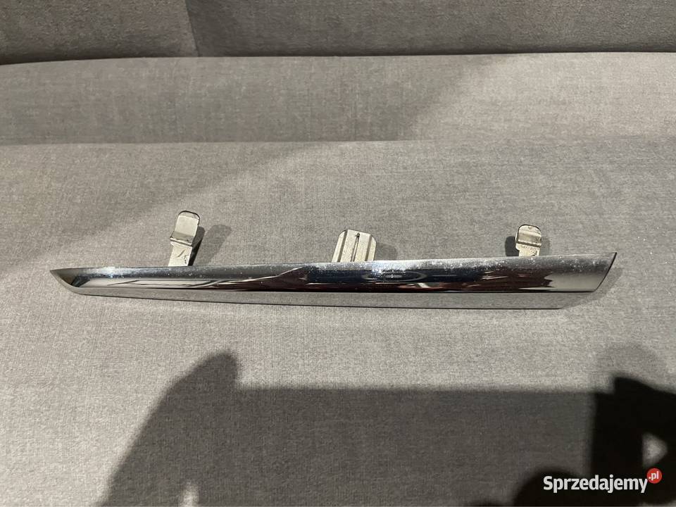 Lampa prawa żoneczka emblemat listwa yaris iii Janów