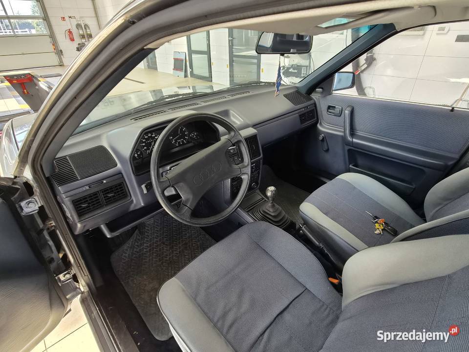 Sprzedam Audi 100 18 benzyna 1983 zarejestrowany niebieski Gniezno sprzedam