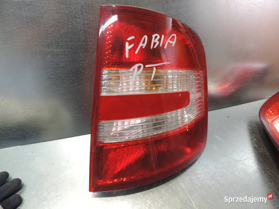LAMPA PRAWA TYŁ TYLNA SKODA FABIA 1 KOMBI prawe Lampy tylne małopolskie Nowy Sącz
