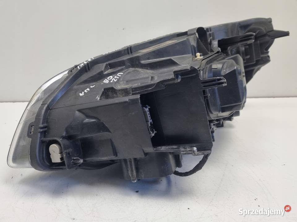 Volvo XC60 1317r LIFT PRZEDNIA LAMPA PRAWA PRAWY Janów