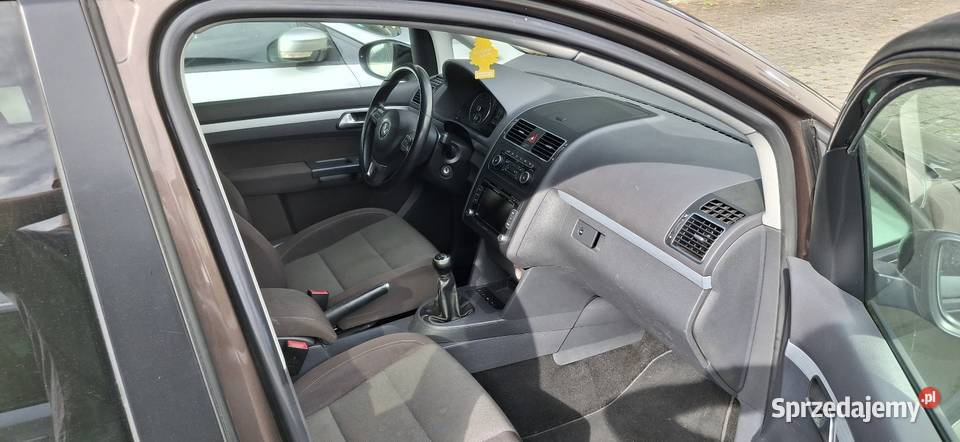 Ładny Volkswagen Touran II generacja 2012 welurowa tapicerka Krośniewice