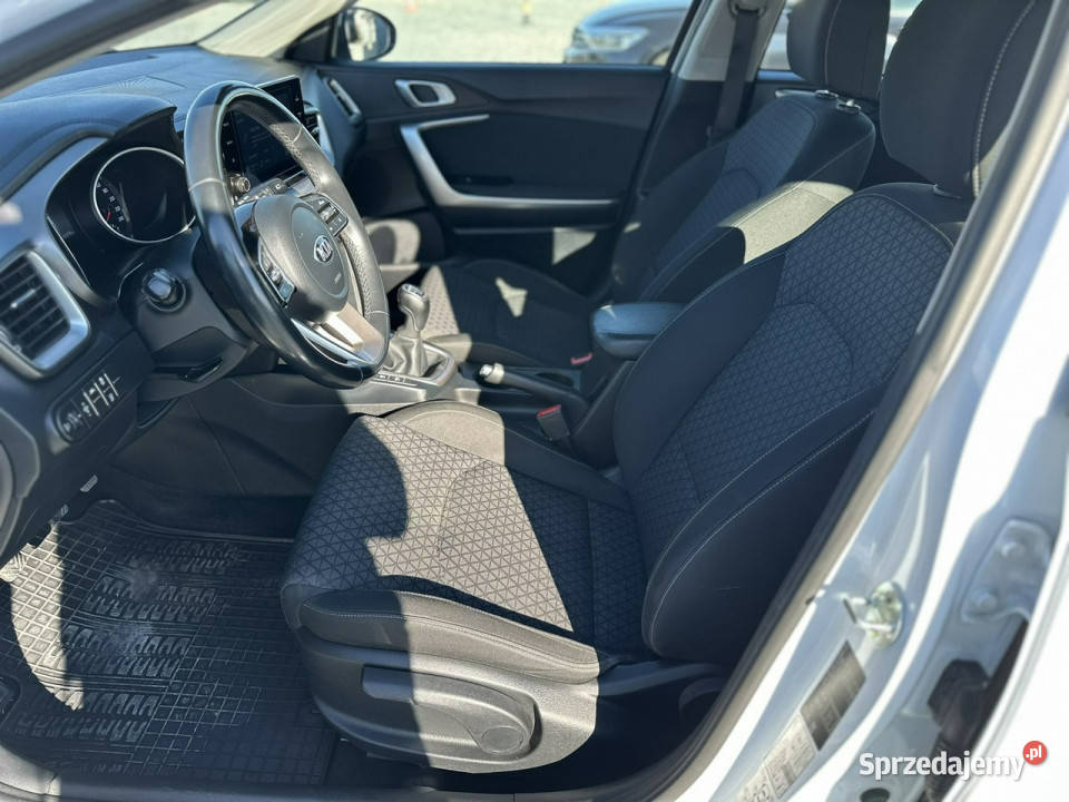 Kia Ceed 16 CRDi mHEV M 136 2021 Salon kamera dolnośląskie Wojkowice