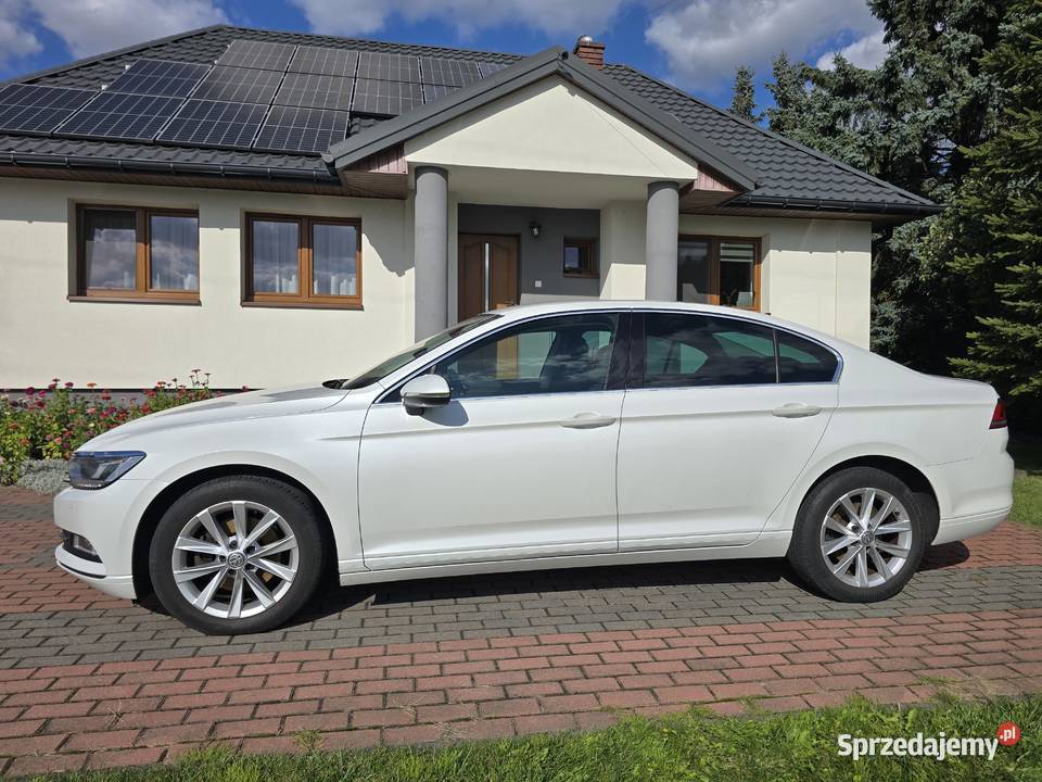 Volkswagen Passat B8 14 sedan biała perła Rok produkcji 2016 mazowieckie Radzanowo