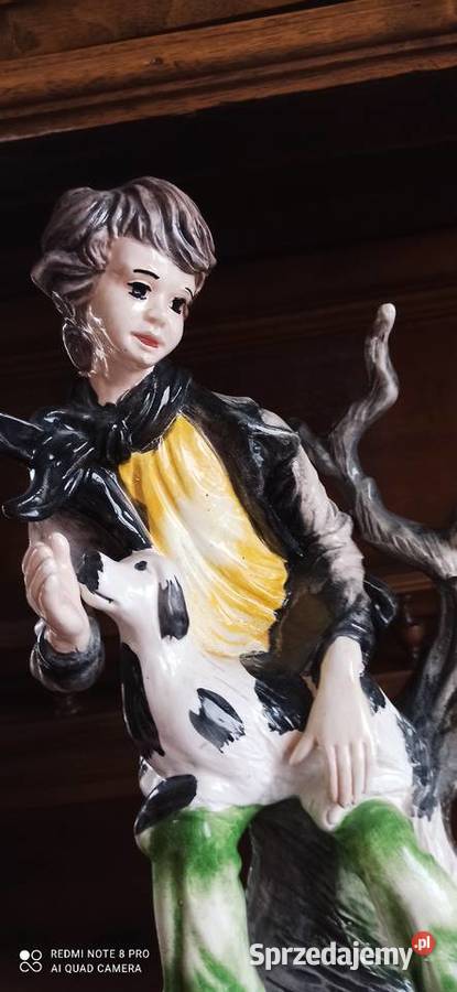 Siedzący chłopiec z pieskiem Figurka bez pomorskie Gdańsk