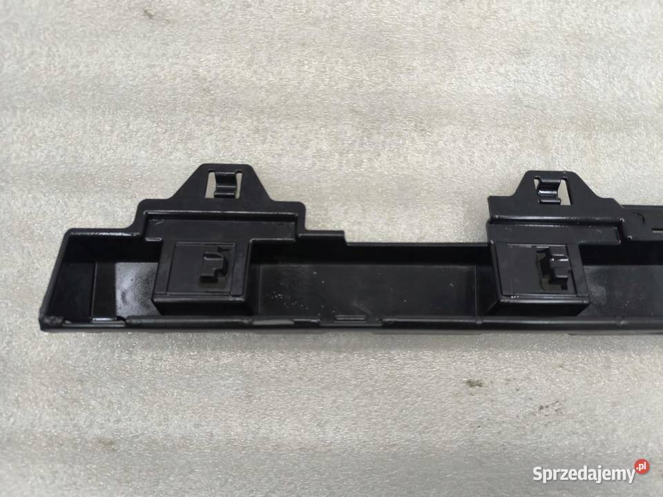 ŚLIZG MOCOAWANIE PROGU PRAWE BMW F20 7240914 osobowe Progi sprzedam