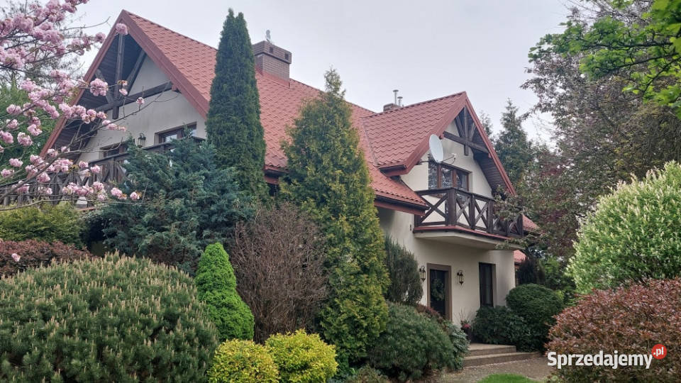 Dom jednorodzinny z ogrodem Bramki