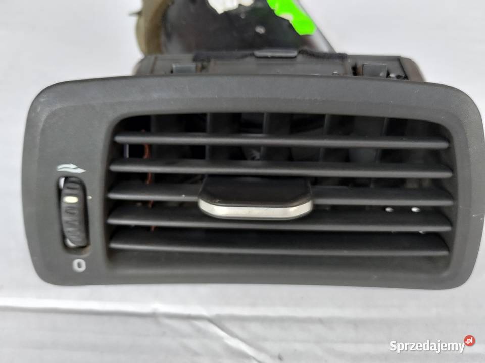 Volvo S60 V70 XC70 2006 kratka nawiewu boczna sprzedam