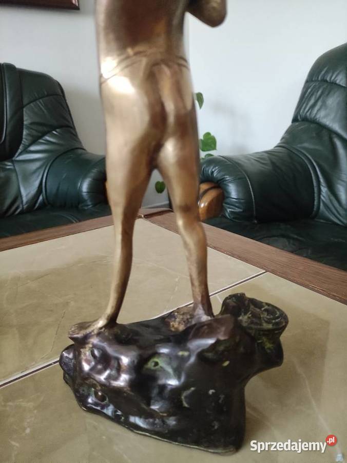 Rzeźba z brązu chłopca z rybą Giovanniego Rękodzieło Janów Lubelski