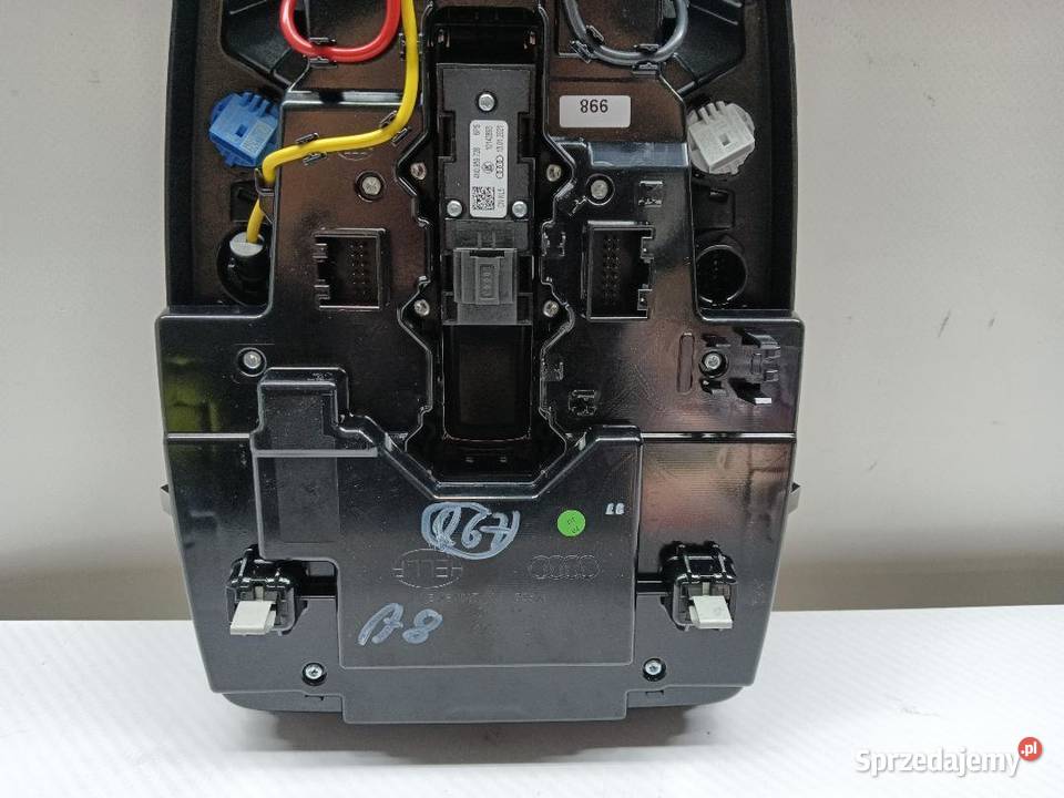 LAMPKA PODSUFITKI AUDI A8 D5 4N0947135CF osobowe sprzedam